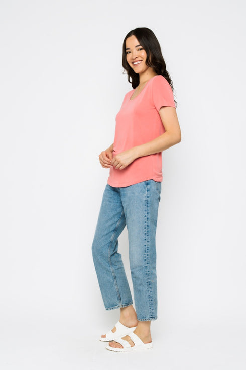 Gemma-Scoop Tee